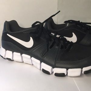 Black Nike Tennis Shoes